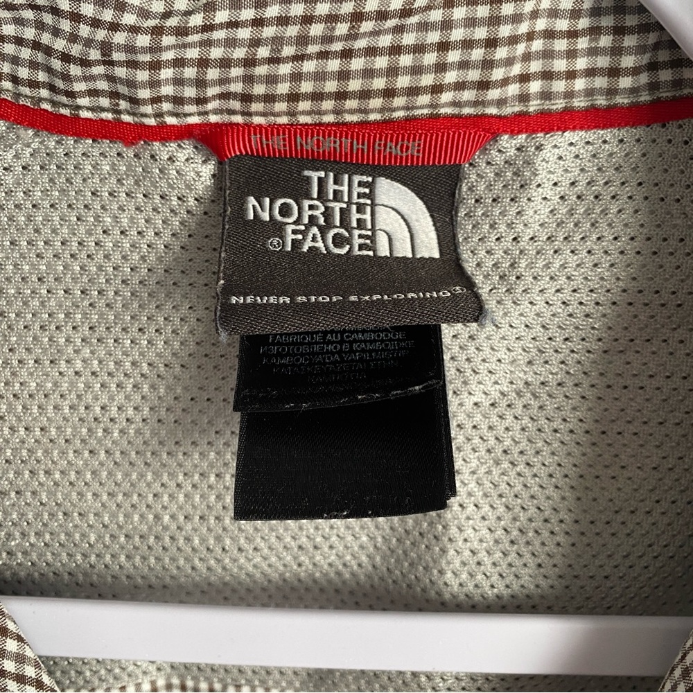 The Northface Men’s Gingham Short Sleeve Shirt - Picture 2 of 6